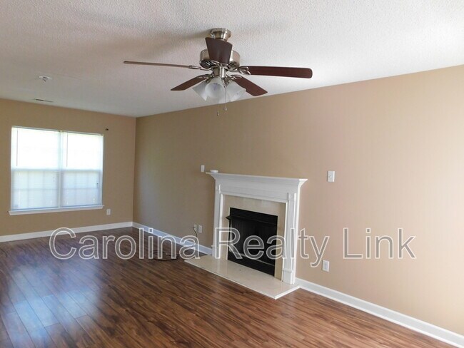 Foto del edificio - 7905 Shiny Meadow Ln