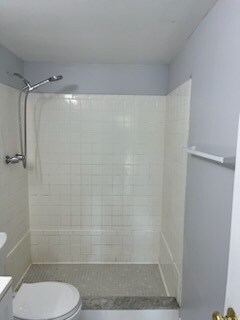 Building Photo - 3 B 2 BATH CONDO