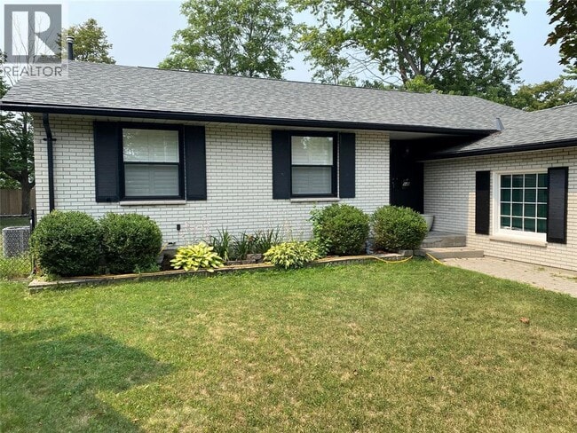 Building Photo - 949 Hay Ct