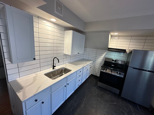 Foto del edificio - 4253 James Ave N