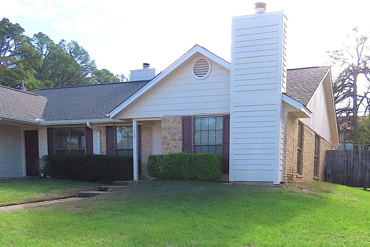 Primary Photo - Near UT Tyler! 2 Bedroom, 2 Bath Duplex w/...