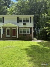 Building Photo - 453 Robin Ct