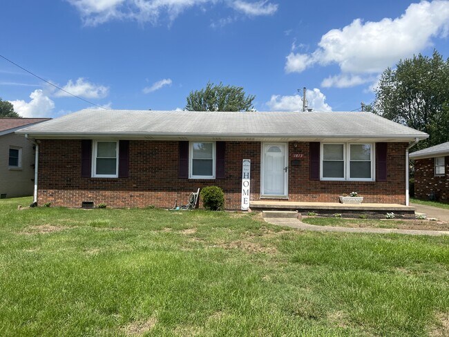 Building Photo - 1813 Standish Pl