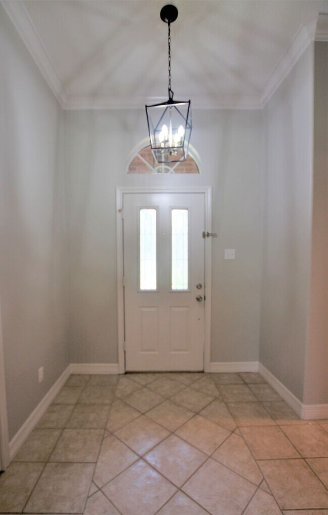 Building Photo - 5711 Thomas Nelson Dr