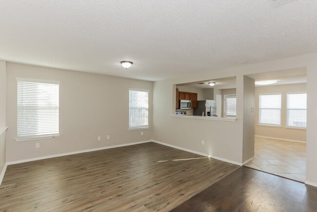 Building Photo - 539 Burleson St