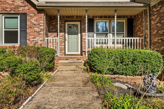 Building Photo - Spacious 3 Bedroom and 2.5 Bathroom