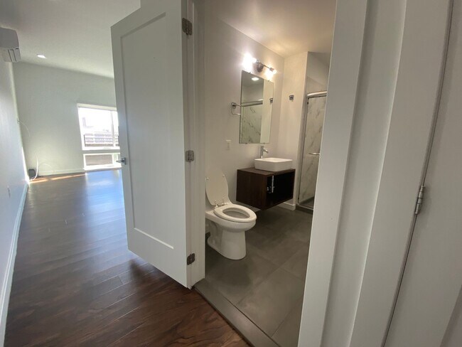 Foto del interior - 824 N Calvert St