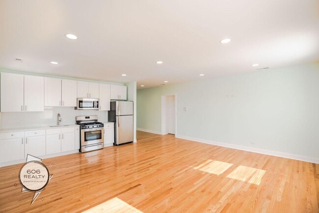Foto del edificio - 4454 W Diversey Ave