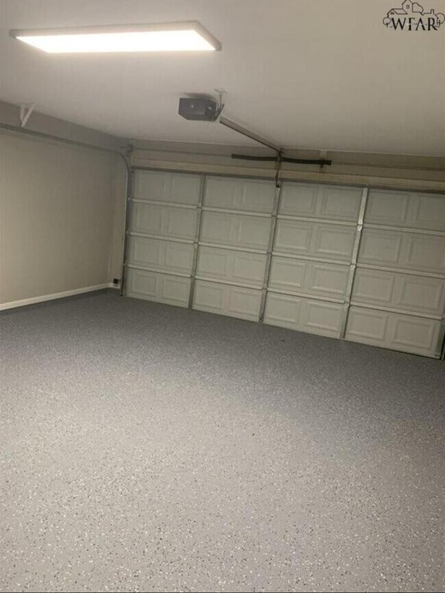 Building Photo - 5813 Briargrove Dr