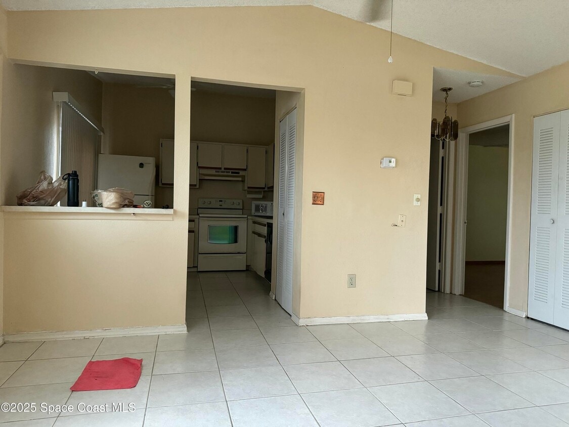 Building Photo - 1420 Malibu Cir NE
