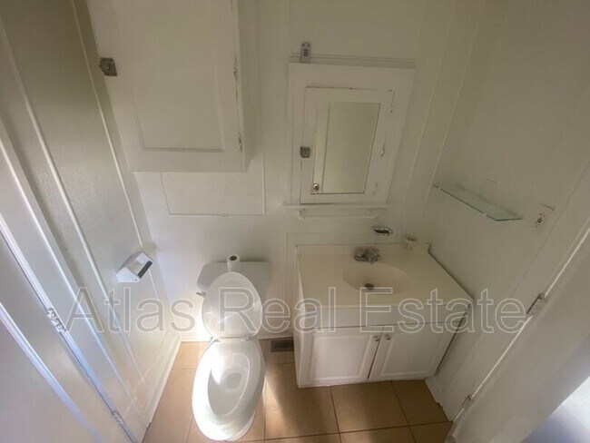 Building Photo - 1917 S Fox St