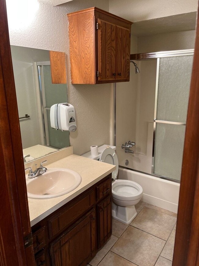 Building Photo - Available Now - 3 bedroom 2 bath