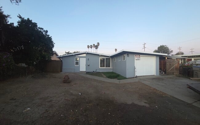Photo - 1742 Orlando Dr House