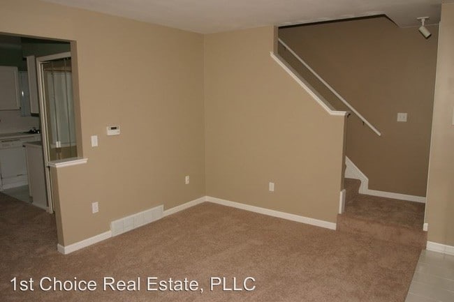 Building Photo - 6208 Beechfield Dr