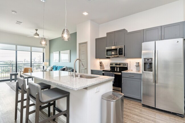 Building Photo - 421 W 3rd St