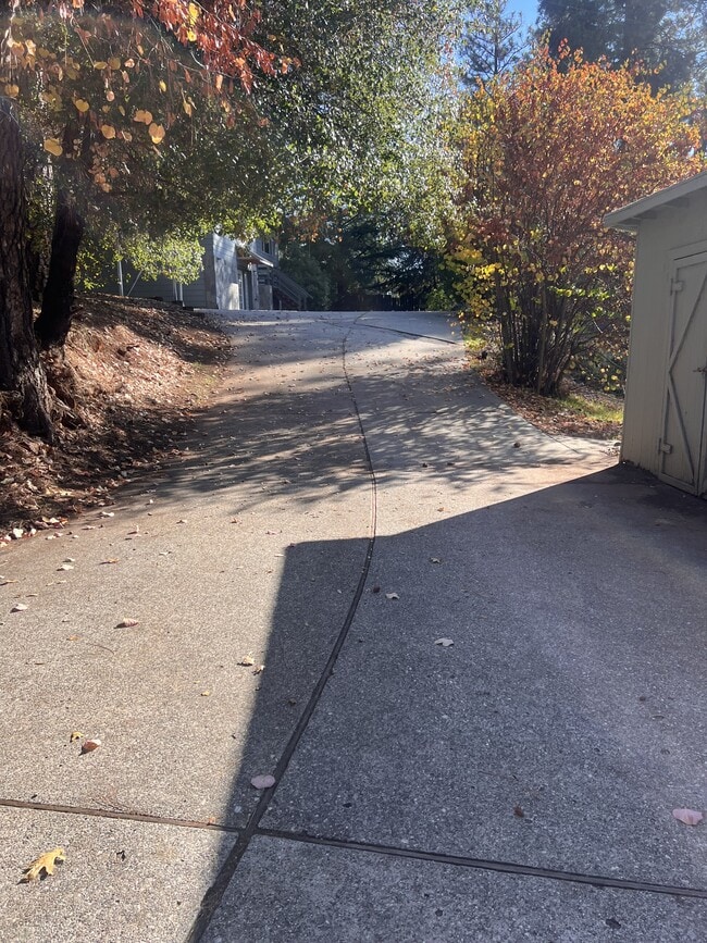 Building Photo - 10647 Newtown Rd