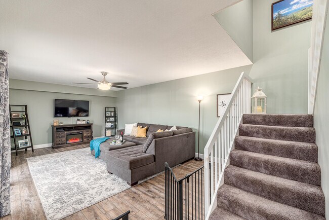 Building Photo - 3050 SW Sunset Trace Cir