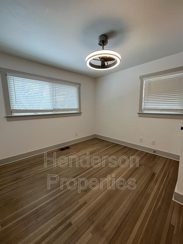 Foto del edificio - 4009 Crestridge Dr