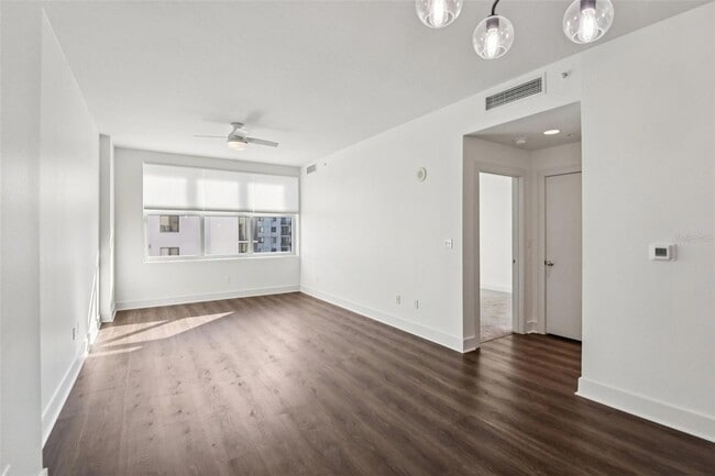 Building Photo - 1208 E Kennedy Blvd