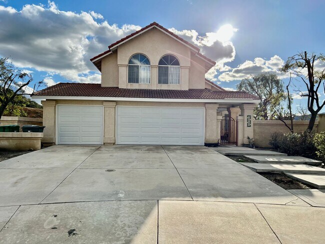 Foto del edificio - Nice 2 Story Family Home