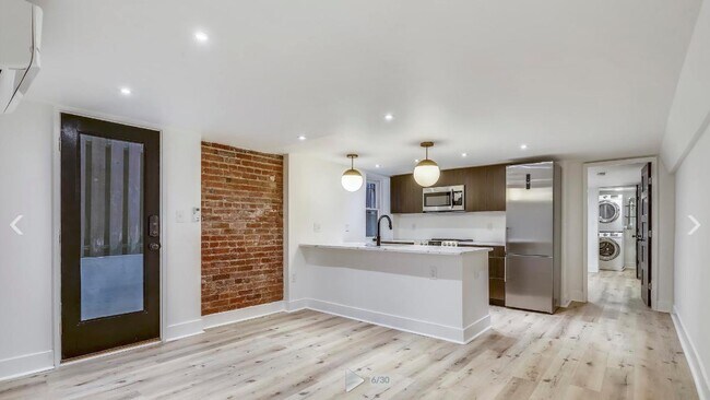 Foto del edificio - 1855 Mintwood Pl NW