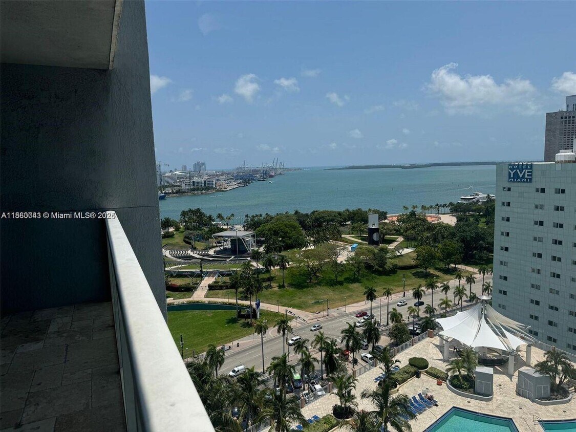 Primary Photo - 244 Biscayne Blvd