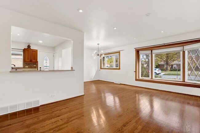 Foto del edificio - 9410 Lawler Ave