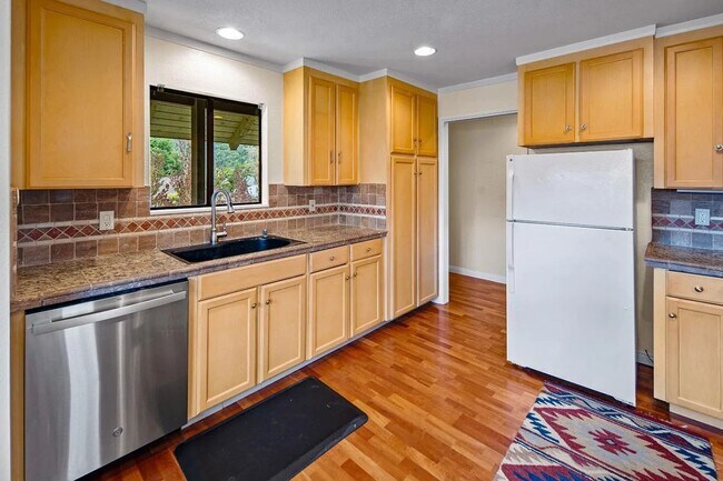Building Photo - 2 bedroom 2 bath Condo in Beautiful Carmel...