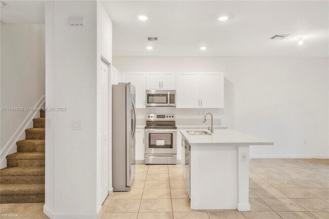 Foto del edificio - 3 br, 2.5 bath Townhome - 20608 NE 2nd Ct