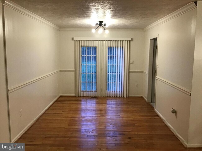Building Photo - 7719 Willow Hill Dr