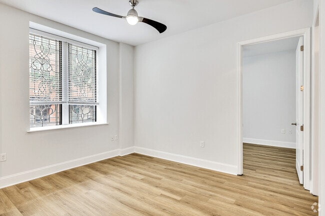 1BR, 1BA - 670SF - The Alexander - Living Room - The James