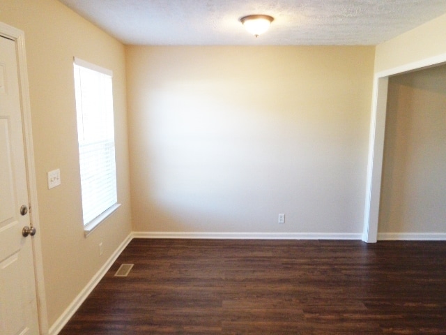 Foto del edificio - 2836 Islington Dr