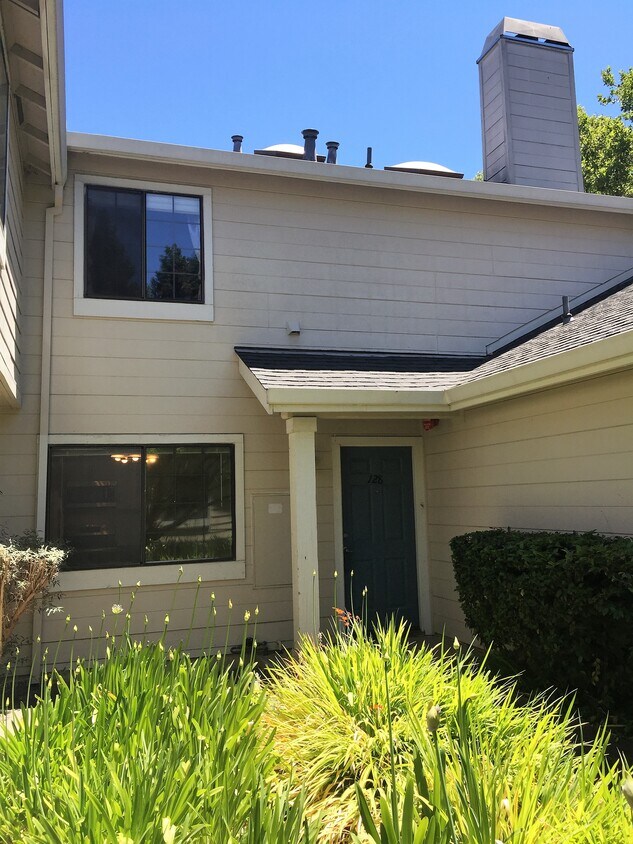 Primary Photo - 128 Golden Gate Cir