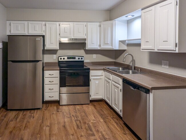 Building Photo - 5160 Seaton Hall Dr