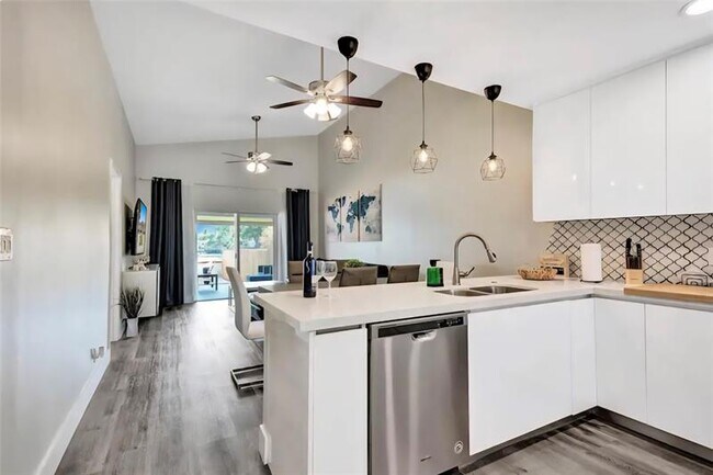 Foto del edificio - 2413 SW 58th Manor