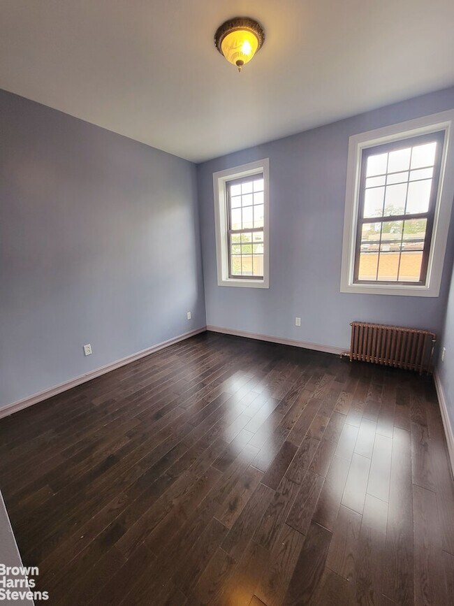 4026 Crescent St Unit 2, Queens, NY 11101 Room for Rent in Queens