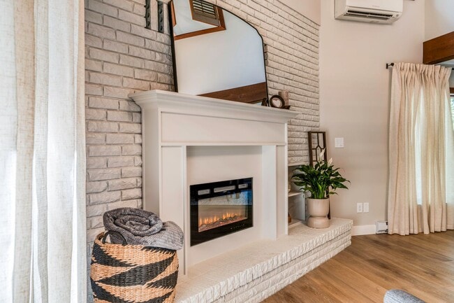 Foto del edificio - 1241 Birchmont Beach Rd NE