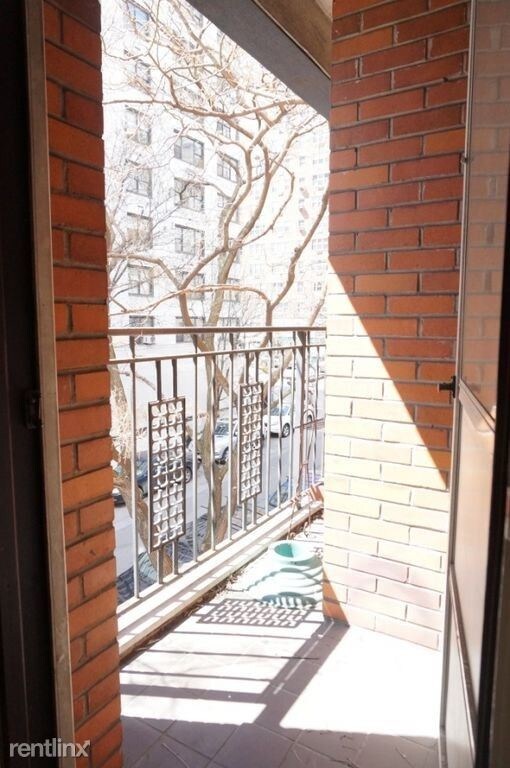 Building Photo - 203 E 74th St