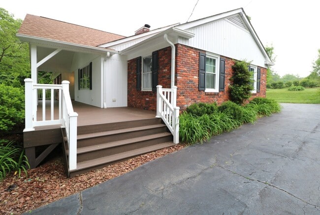 Building Photo - 2832 Monticello Dr