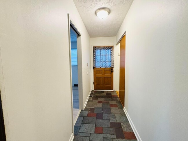 Building Photo - 1016 Lambeth Dr