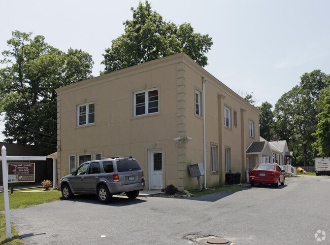 Building Photo - 195 W Hills Rd