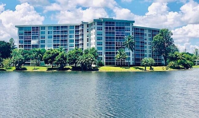 Building Photo - 3051 N Course Dr