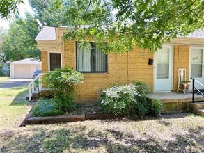 Building Photo - 820 Denton St