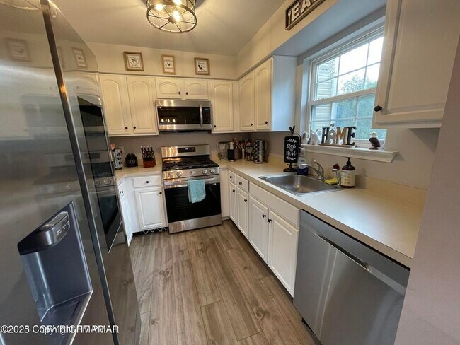 Foto del edificio - 51 Lower Ridge View Cir