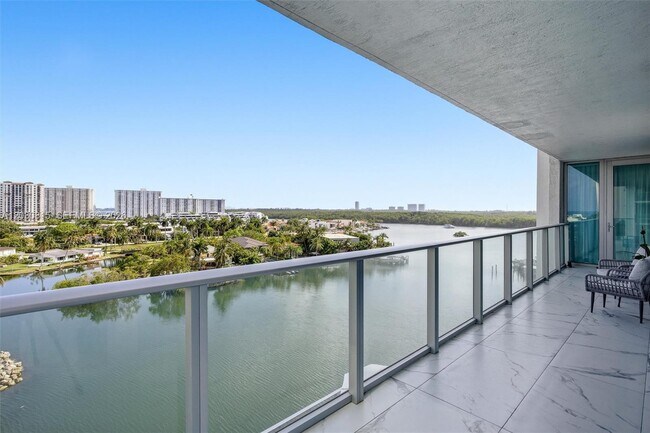 Foto del edificio - 330 Sunny Isles Blvd