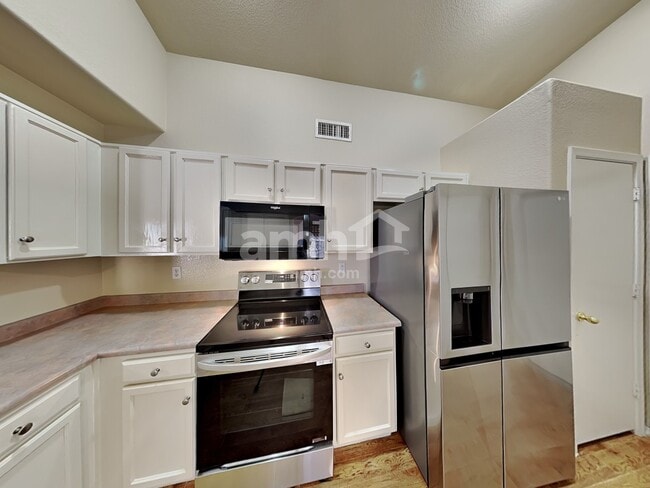 Building Photo - 15585 N Gil Balcome