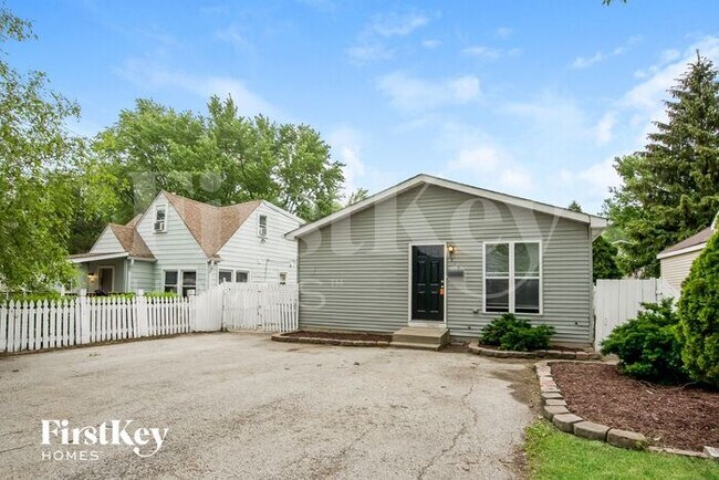 Foto del edificio - 319 Fairlawn Dr