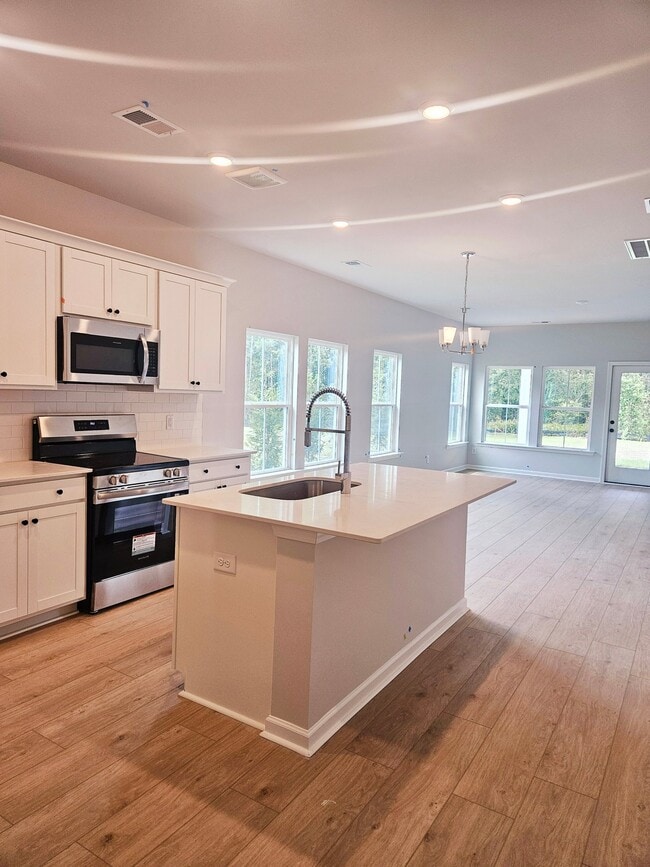 Building Photo - 101 Bluebell Way
