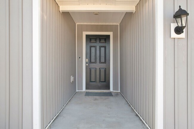 Foto del edificio - 2022 Built 4 Bed/2 Bath Smart-Home within ...