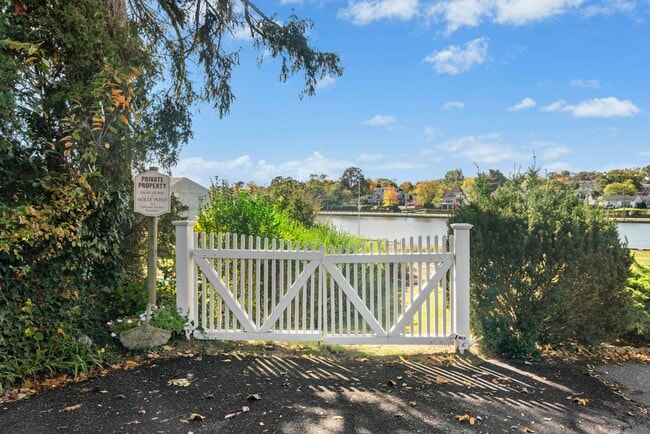 Building Photo - 2630 Boston Post Rd